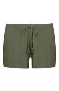 /products/short-kaki-militaire-a-lacet/
